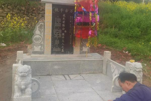 选个立碑吉日立碑  也是对亲人的一种缅怀
