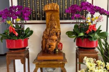 观音菩萨坐什么花