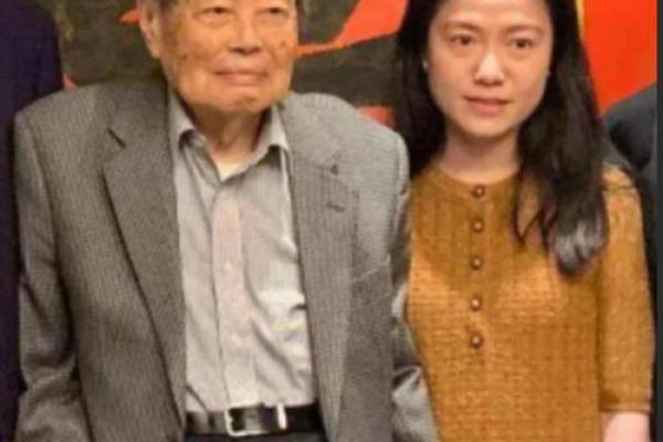 翁帆的八字