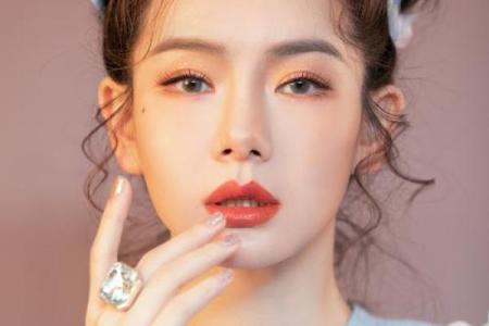 戚薇女儿的星座是什么？