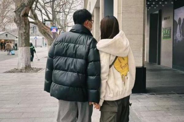 陈楚生与老婆牵手逛街上热搜，紫微斗数如何断你的爱情甜蜜度？