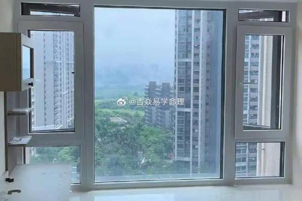八字窗户