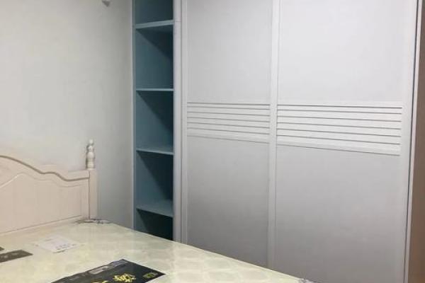 衣柜风水_床头两边不用床头柜