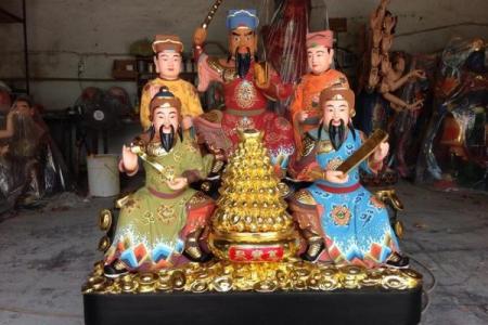 供奉观音还是供奉财神